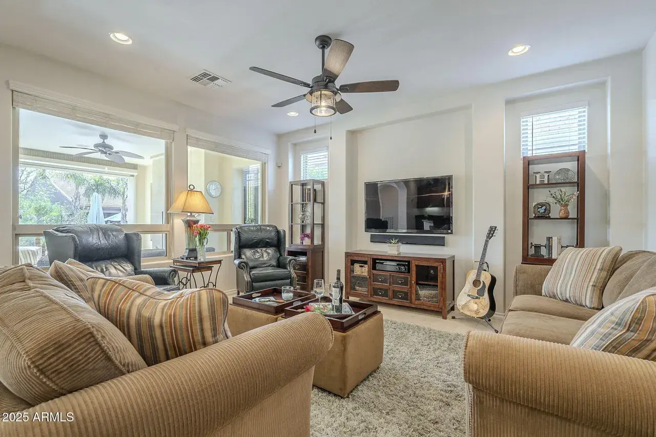 Beautiful Fully Furnished Encanterra House